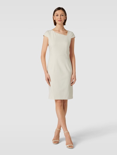 comma Knielanges Kleid mit asymmetrischem V-Ausschnitt Ecru 1