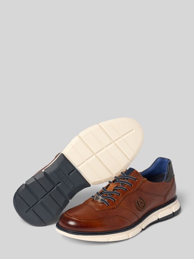 Produktfoto, Halbschuhe aus Leder mit Label-Detail Modell 'Don' von bugatti, braunes Glattleder, Abgerundete-Spitze, Schnürung, Absatzhöhe: 3 cm, Schafthöhe: 8 cm, Schaftweite: 10 cm, kontrastfarbene Sohle, Herren