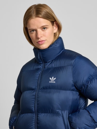 adidas Originals Pikowana kurtka o kroju regular fit z wyhaftowanym logo Niebieski 3