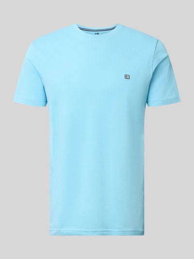 Produktfoto, T-Shirt aus Baumwolle mit Rundhalsausschnitt von Christian Berg Men in Hellblau, Regular Fit, dezentes Label-Detail, glatttexturiert