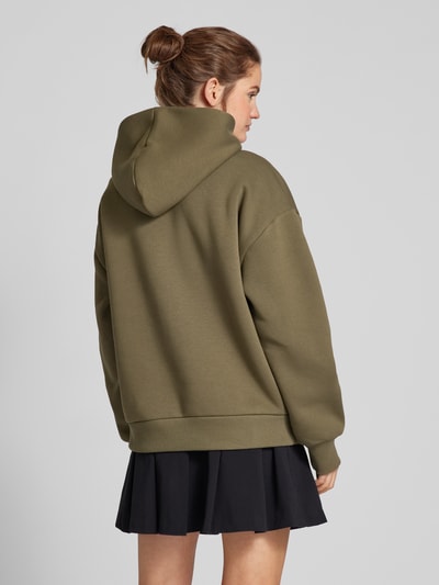 Review Hoodie mit Label-Stitching und Känguru-Tasche Oliv 5