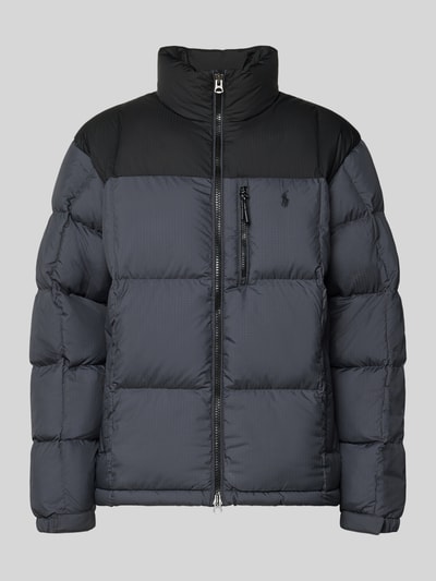 Produktfoto, Regular Fit Daunenjacke mit Zweiwege-Reißverschluss Modell 'GORHAM' von Polo Ralph Lauren, szara i czarna, jednolita, długie rękawy, stojący kołnierz, widoczne przeszycia, tekstura pikowana.