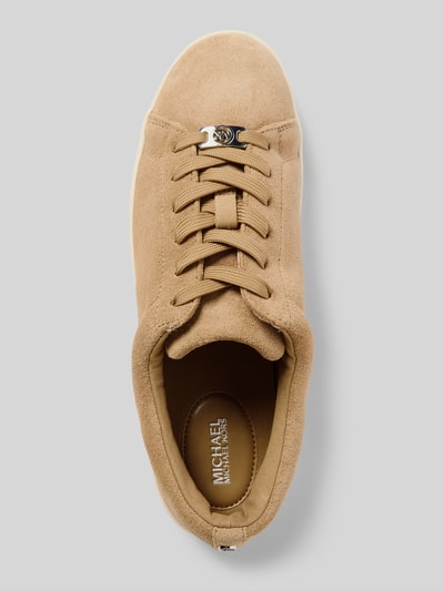 Produktfoto, Sneaker mit Schnürverschluss von MICHAEL Michael Kors aus Echtleder in Beige mit abgerundete Spitze, Label-Detail, strukturierte Sohle, Absatzhöhe 4 cm, Schafthöhe 6 cm, Schaftweite 7 cm.