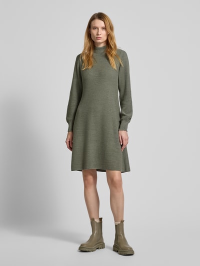 monari Knielanges Kleid mit Turtleneck Oliv 1