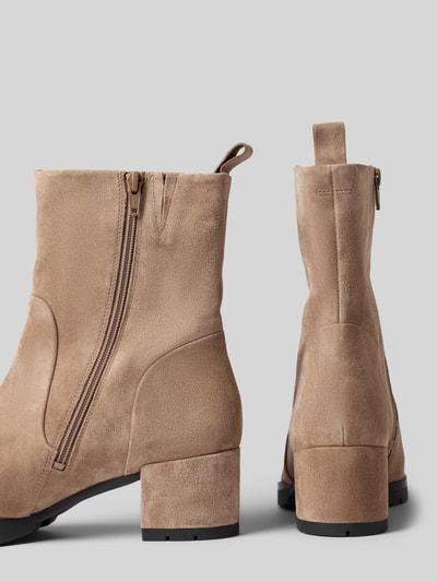 Produktfoto, Stiefeletten aus echtem Leder von Högl in Beige, abgerundete Passform, Blockabsatz, leicht profilierte Sohle, strukturierte Oberfläche, Absatzhöhe 5 cm, Schafthöhe 7 cm, Schaftweite 13 cm