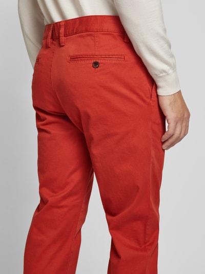 Christian Berg Men Regular Fit Chino mit Gürtelschlaufen Rot 3