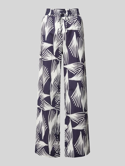 Produktfoto, Wide Fit Stoffhose mit floralem Allover-Print Modell 'Lani' von GUIDO MARIA KRETSCHMER WOMAN, reine Baumwolle, elastischer Bund, dunkelblau-weißes Muster, sichtbare Struktur des Stoffes, florale Formen, Kontext: Damen Stoffhose, Modell 'Lani', Wide Fit, elastischer Bund mit Tunnelzug, Bundweite 39 cm, Innenbeinlänge 80 cm.