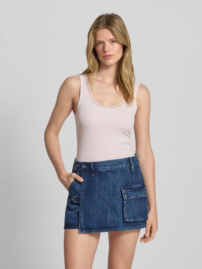 Gina Tricot Trägertop in Ripp-Optik mit Spitzenbesatz Hellrosa 4