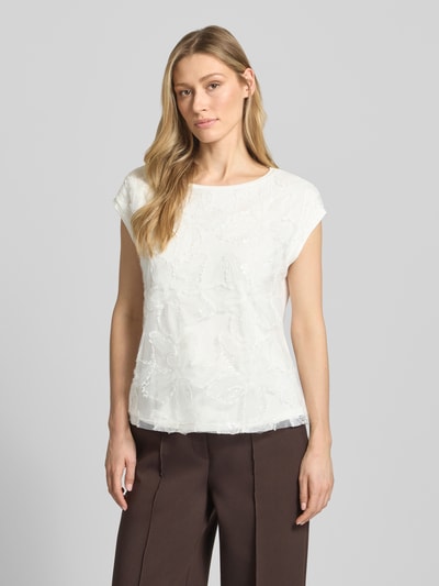 Frauenmodel trägt Regular Fit T-Shirt aus Viskose-Mix von s.Oliver BLACK LABEL, weiß, unifarben, Pailletten, Mesh, kurzarm, Nahaufnahme Oberkörper.