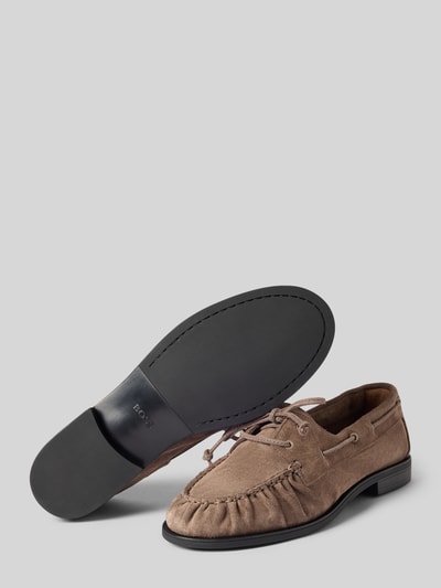 Productfoto, Loafer aus echt leer model 'Lycia' van BOSS, zachte bruine tint, ronde vormen, gladde en suède textuur, Dames Loafers