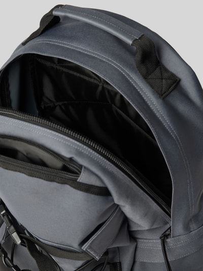 Carhartt Work In Progress Rugzakfunctie met logopatch model 'KICKFLIP' Grafiet - 4