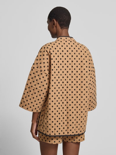 Frauenmodel trägt Jacke im Allover-Look Modell 'Lulu' von LOLLYS LAUNDRY aus Reine Baumwolle, Relaxed-Fit, 3/4-Arm, Rückansicht.