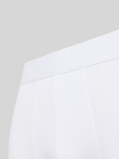 Produktfoto, weiße Trunks aus Baumwoll-Mix mit elastischem Bund und Logo-Schriftzug, glatte Oberfläche, Trunks aus Baumwoll-Mix im 7er Pack von MCNEAL, eng anliegende Passform