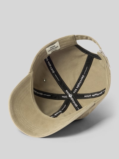 Produktfoto, Basecap mit Label-Stitching von MADS NØRGAARD in Beige aus reiner Baumwolle, verstärkter Schirm, größenverstellbar