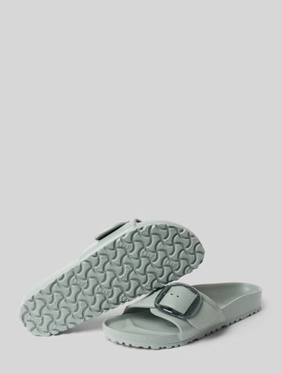Produktfoto, Sandalette in Schlupfform Modell 'MADRID BIG BUCKLE EVA' von Birkenstock, hellgraue Farbe, profilierte Sohle, Absatzhöhe 3 cm