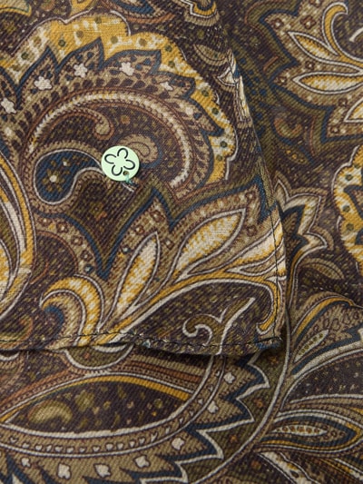 Produktfoto, Schal in rechteckiger Form von Codello mit Allover-Paisley-Print in Braun-, Gelb- und Beigetönen, gewebte Optik, Detailaufnahme