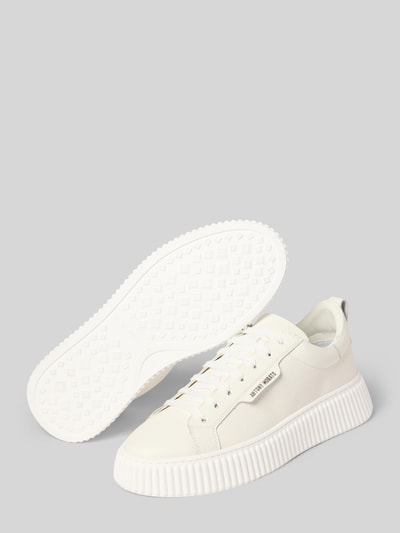 Productfoto, heren sneakers van echt leer model 'HOPPER' van Antony Morato in wit met afgeronde punt, vetersluiting, labeldetail, hakhoogte maat 44: 5 cm, schachthoogte maat 44: 8 cm, schachtbreedte maat 44: 7 cm, gestructureerde zool
