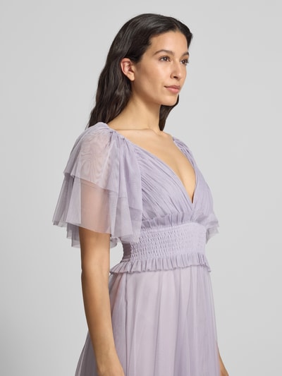 LACE & BEADS Knielanges Cocktailkleid mit V-Ausschnitt Flieder 3