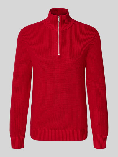 Produktfoto, Slim Fit Strickpullover aus reiner Baumwolle mit Troyer-Kragen von MCNEAL in kräftigem Rot, gerippte Abschlüsse, langärmliges Design, Rückenlänge 72 cm, Ärmellänge 74 cm