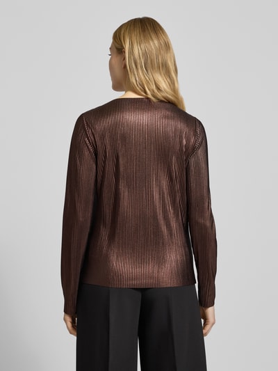 Frauenmodel trägt Longsleeve mit Rippenstruktur von Zero in glänzender Optik, gerader Schnitt, U-Boot-Ausschnitt, Rückenlänge 58 cm bei Größe 36, Ganzkörperansicht Rückansicht.