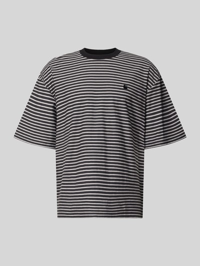 Produktfoto, T-Shirt mit Logo-Stitching Modell 'Dupree' von Carhartt Work In Progress, Herren T-Shirt aus Reine Baumwolle im Boxy-Fit, Rundhalsausschnitt, schwarz-weiß gestreift, Rückenlänge bei Größe M 70 cm