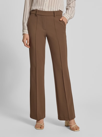 Vrouwenmodel draagt Regular fit broek met elastische band model 'FRANCOISE' van CAMBIO in bruin, dames wijdte broek, close-up voorkant.