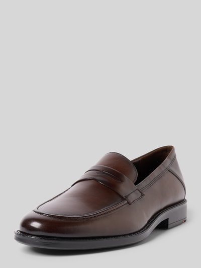 Produktfoto, Penny-Loafer aus echtem Leder Modell 'CORE' von Lloyd, brązowy kolor, zaokrąglony kształt, gładka podeszwa, mostek cholewki, wysokość obcasa 3 cm, wysokość cholewki 7 cm, szerokość w rozmiarze 44: 5 cm, tekstura gładka