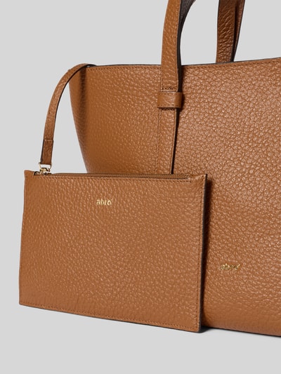 Produktfoto, Handtasche mit Label-Detail Modell 'COSMO' von Abro aus strukturiertem braunem Leder mit Tragehenkel, Schulterriemen, Hauptfach mit Reißverschluss, Innentasche, Maße 40x25x13 cm, Länge Schulterriemen 61 cm