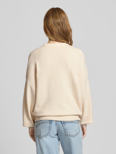 Review Strickpullover mit Label-Print Offwhite Melange 5