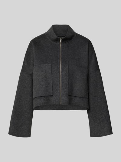 Produktfoto, Jacke aus Woll-Mix mit Reißverschluss Modell 'ELSTOW' von DRYKORN, dunkelgrau, Boxy Fit, Stehkragen, aufgesetzte Taschen, strukturierte Oberfläche, Rückenlänge 50 cm, Schulterbreite 42 cm, Brustweite 73 cm, Ärmellänge 41 cm