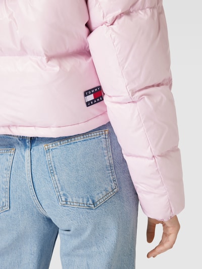 Tommy Jeans Cropped Daunenjacke mit Kapuze Modell 'ALASKA' Rosa 3