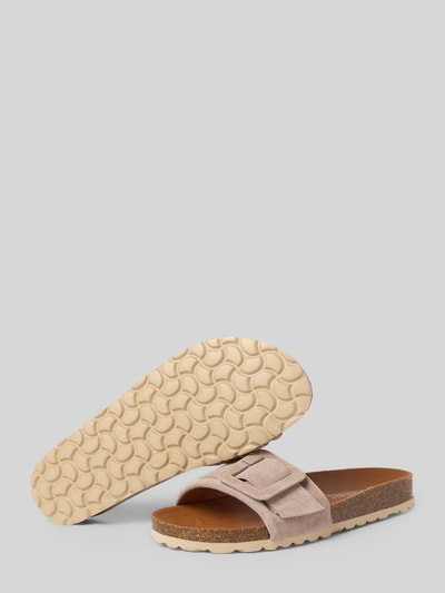 Produktfoto, Slippers aus echtem Leder Modell 'Reiko' von Verbenas in beige, abgerundete Passform, Zierschnalle, profilierte Sohle, Absatzhöhe 3 cm
