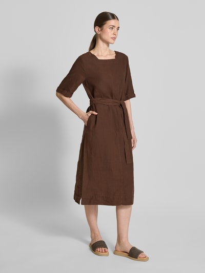 MAERZ Muenchen Knielanges Leinenkleid mit Karree-Ausschnitt Mittelbraun 1