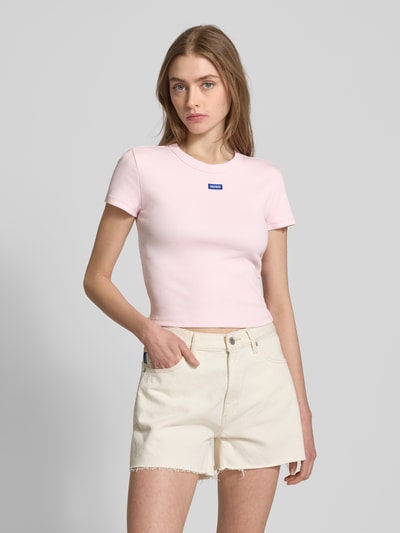 Hugo Blue Cropped T-Shirt mit Label-Stitching Rosa 4