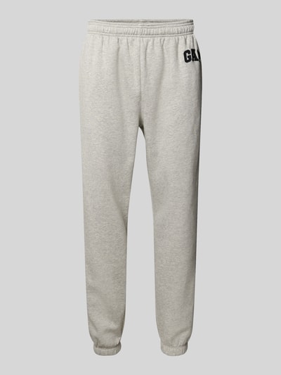 Produktfoto, Sweatpants mit Logo und elastischem Bund von GAP in Hellgrau, Baumwoll-Mix, Regular-Fit, Logo, Innenbeinlänge 78 cm bei Größe M
