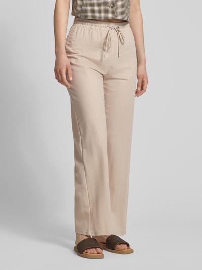 Frauenmodel trägt Loose Fit Weite Hose aus Viskose-Mix Modell 'JANY' von Only, Optik: Unifarben, Bundabschluss: elastisch mit Tunnelzug, Ganzkörperansicht von vorne.