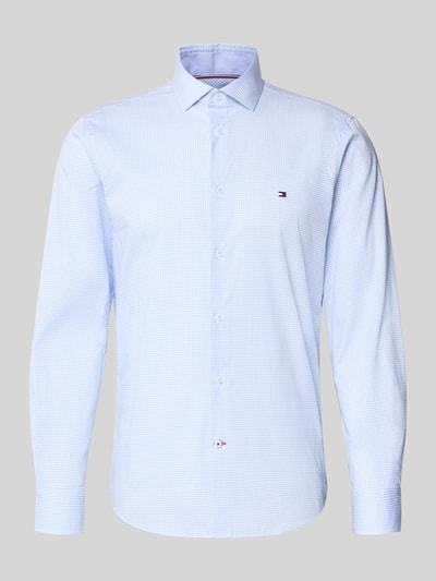 Produktfoto, Slim Fit Freizeithemd aus Baumwoll-Mix von Tommy Hilfiger w kratę, krój slim fit, kołnierzyk typu kent, długi rękaw, mieszanka bawełny