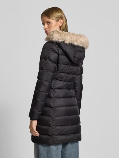 Tommy Jeans Płaszcz puchowy o kroju regular fit z wypełnieniem kaczym puchem Czarny 5