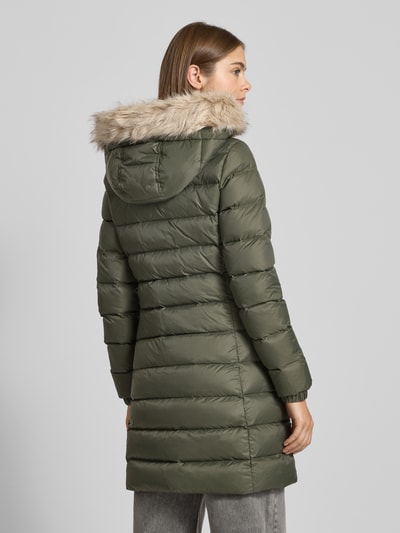 Tommy Jeans Płaszcz puchowy o kroju regular fit z wypełnieniem kaczym puchem Oliwkowy 5