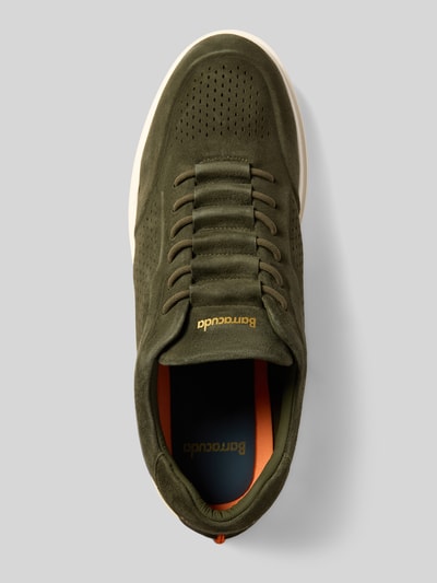Produktfoto, Sneaker aus echt leer mit logodetail van Barracuda, dames sneakers met afgeronde pasvorm, vetersluiting, gladde zool, hakhoogte maat 44: 4 cm, schachthoogte maat 44: 7 cm, schachtbreedte maat 44: 10 cm, olijfgroen met perforaties, zachte textuur