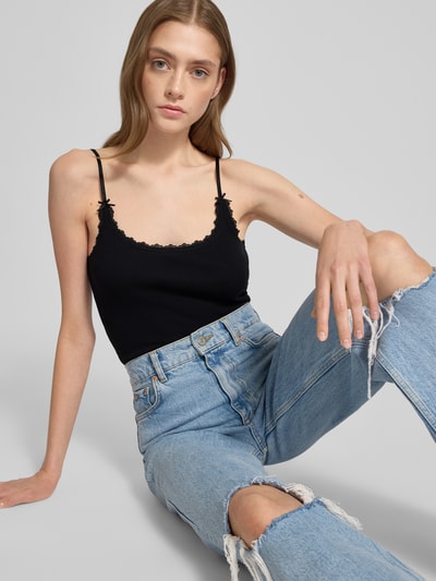 Review Trägertop in Ripp-Optik Black 3