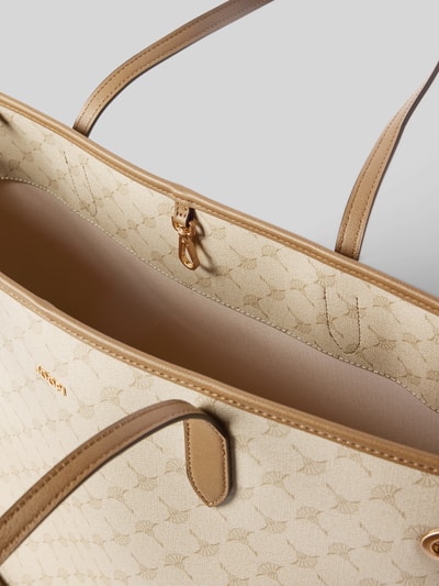 Produktfoto, Shopper met logodetail model 'Lara' van JOOP!, open hoofvak, smalle schouderband, all-over logoprint, breedte 53 cm, lengte 34 cm, diepte 20 cm, schouderbandlengte 56 cm, beige met lichtbruine accenten, fijne textuur