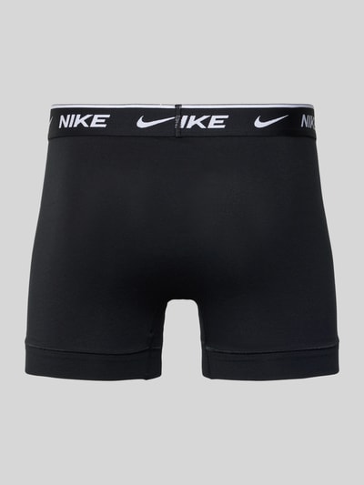 Produktfoto, schwarze Trunks aus Baumwoll-Mix Modell 'ESSENTIAL' von Nike mit elastischem Logo-Bund, eng anliegende Passform