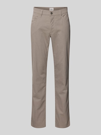 Produktfoto, Slim Fit Stoffhose mit 5-Pocket-Design Modell 'Cadiz' von Brax, beige Baumwoll-Mix mit Stretch-Anteil, glatte Textur. Bundweite 42 cm, Innenbeinlänge 82 cm bei Größe 32/32.