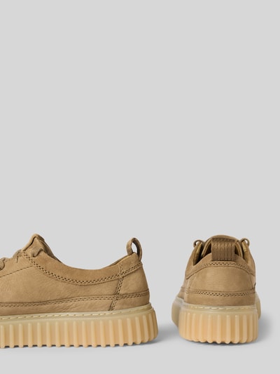 Clarks Schnürschuhe mit strukturierter Sohle Sand 2