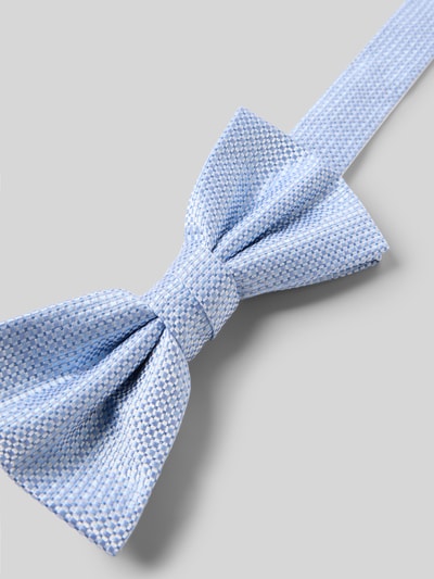 Produktfoto, Fliege und Einstecktuch im Set aus reiner Seide von Prince Bowtie, Unifarbenes-Design, feines Webmuster, vorgebunden, Hakenverschluss.