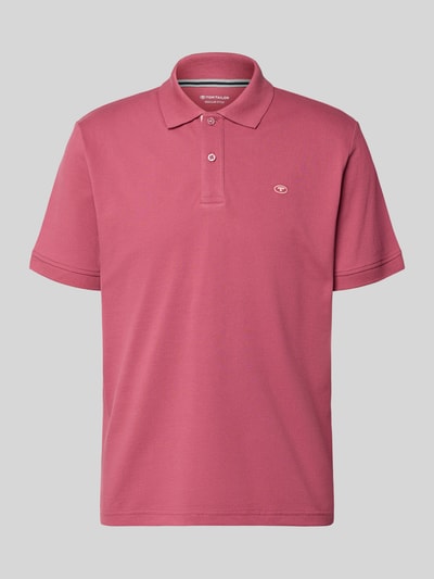 Produktfoto, Regular Fit Poloshirt aus reiner Baumwolle von Tom Tailor in dunklem Rotton mit glatter Textur und kurzen Ärmeln, Herren Poloshirt