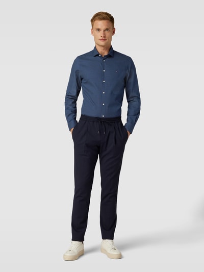 Tommy Hilfiger Koszula biznesowa o kroju slim fit z kołnierzykiem typu kent Granatowy 1