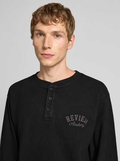 REVIEW Longsleeve mit Label-Stitching Black 3