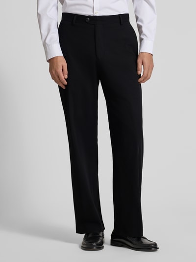 Männermodel trägt Loose Fit Anzughose mit Viskose-Anteil Modell 'LIAM' von SELECTED HOMME, Optik: Unifarben, Ganzkörperansicht von vorne.